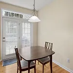 Charming Townhome Oasis