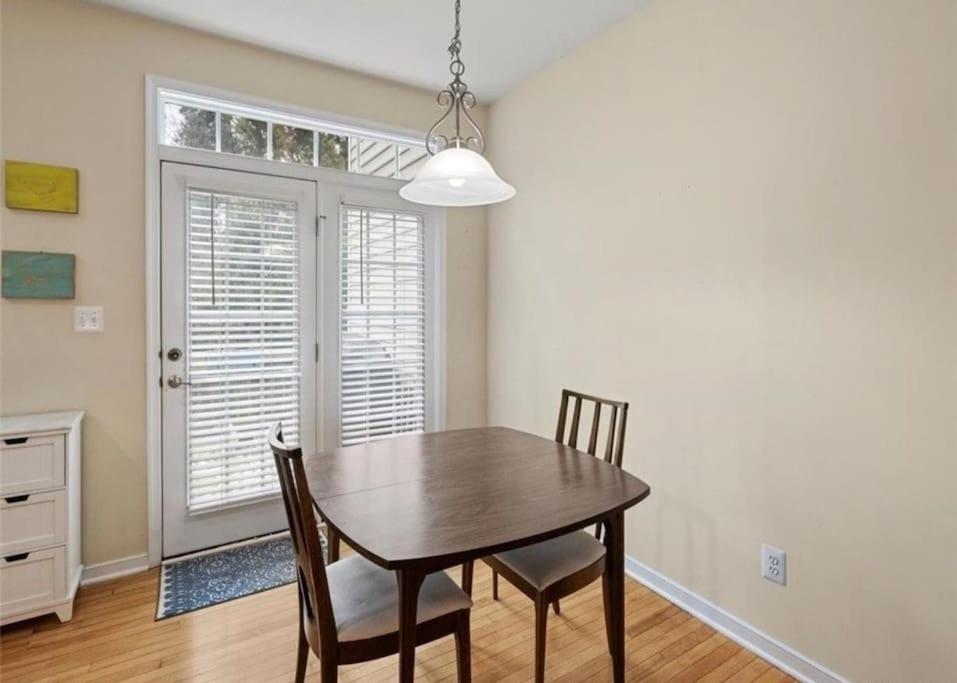 Apartment Charming Townhome Oasis *